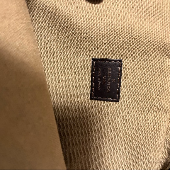 Authentic Louis Vuitton cross body messenger bag. Excellent condition. - Picture 4 of 9